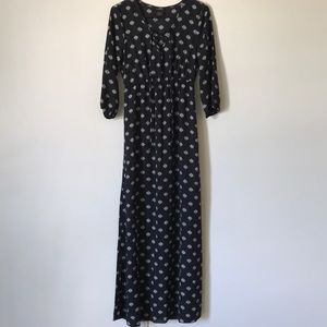 Black maxi dress with 3/4 sleeves